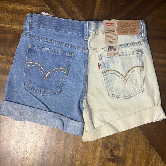 Girls Jean shorts💙🩵 - Picture 2 of 5